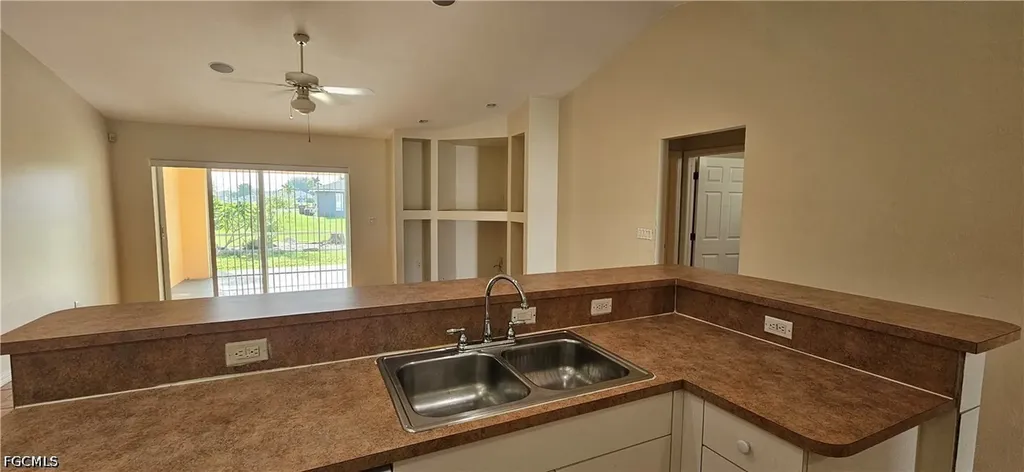 3007 SW Santa Barbara Place Cape Coral FL 33914