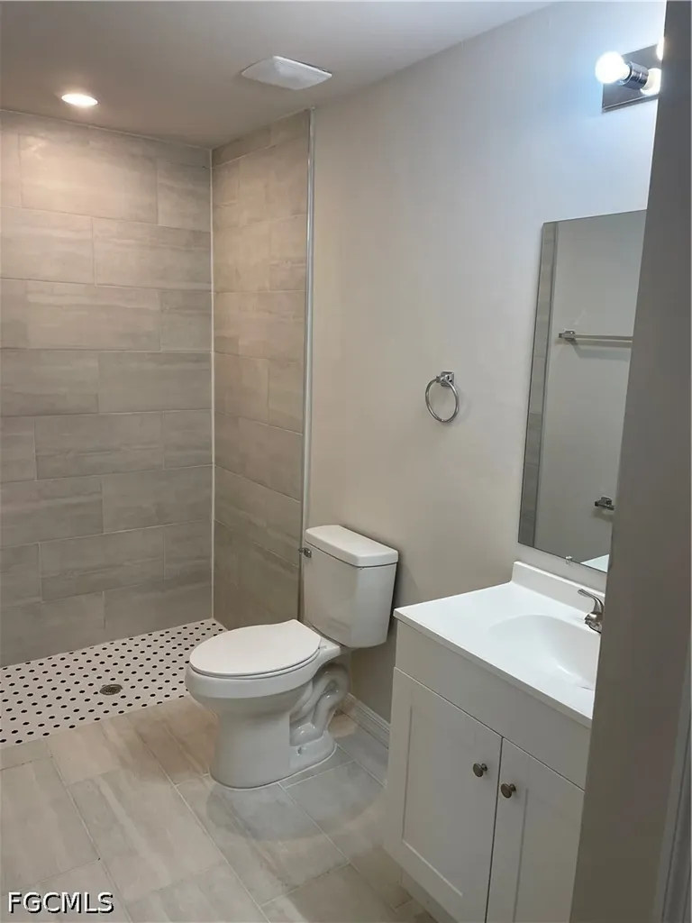 1211 SE 8th Terrace Cape Coral FL 33990