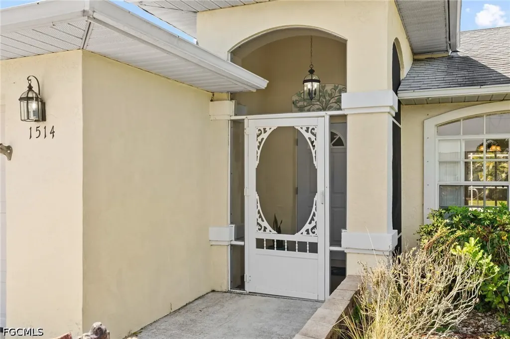 1514 NE 2nd Street Cape Coral FL 33909