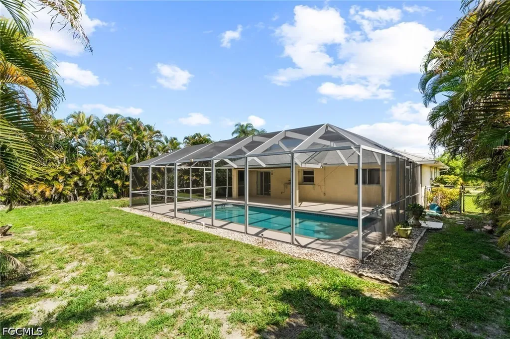 1514 NE 2nd Street Cape Coral FL 33909