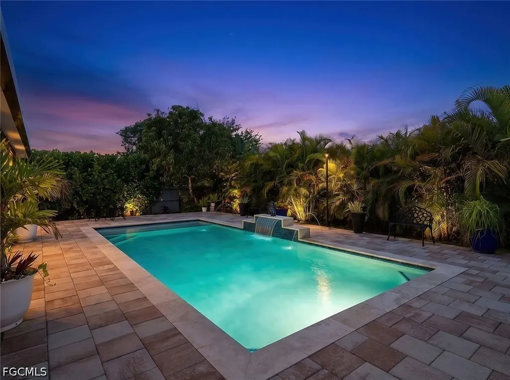 1006 NE 2nd Place Cape Coral FL 33909