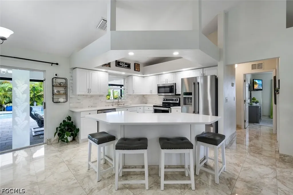 1006 NE 2nd Place Cape Coral FL 33909