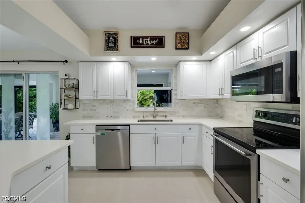 1006 NE 2nd Place Cape Coral FL 33909