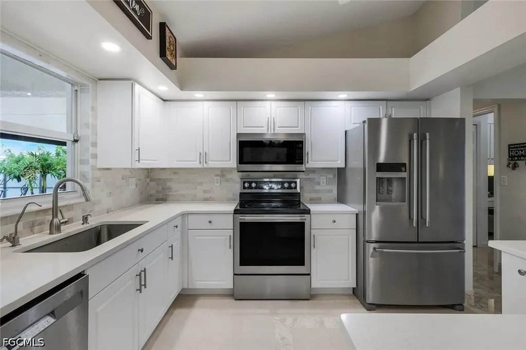 1006 NE 2nd Place Cape Coral FL 33909