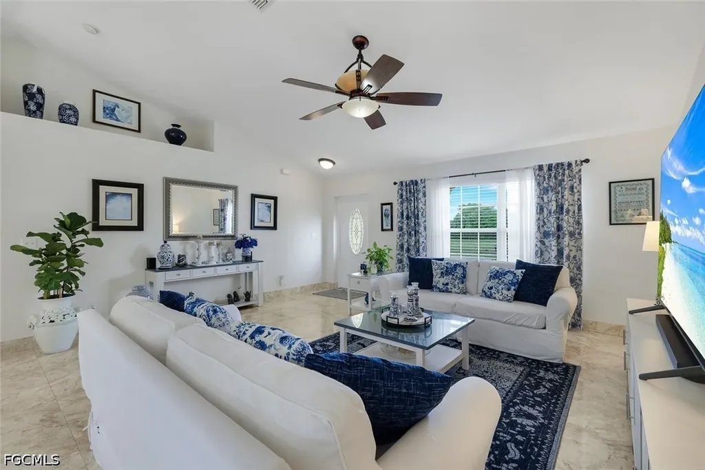 1006 NE 2nd Place Cape Coral FL 33909
