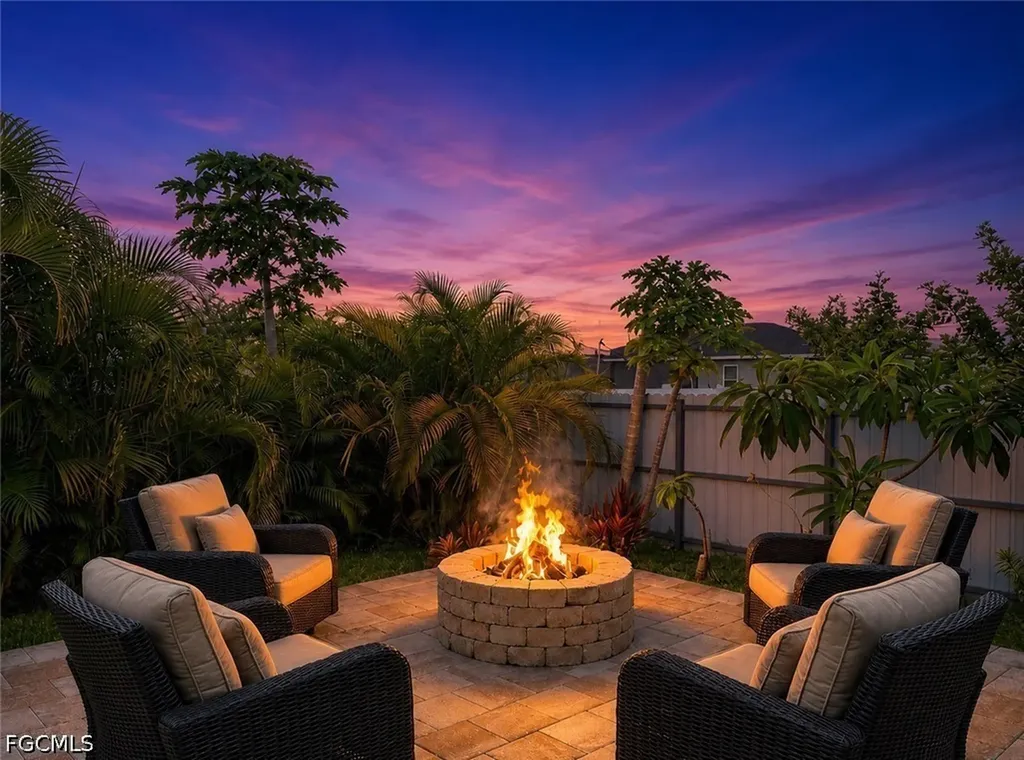 1006 NE 2nd Place Cape Coral FL 33909
