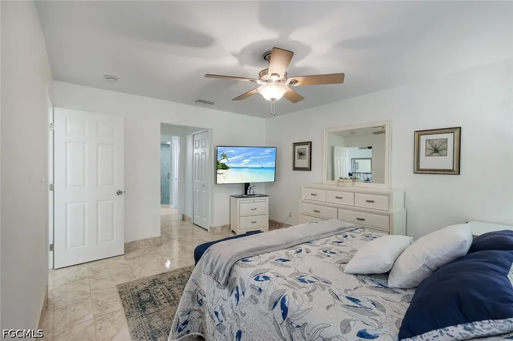 1006 NE 2nd Place Cape Coral FL 33909