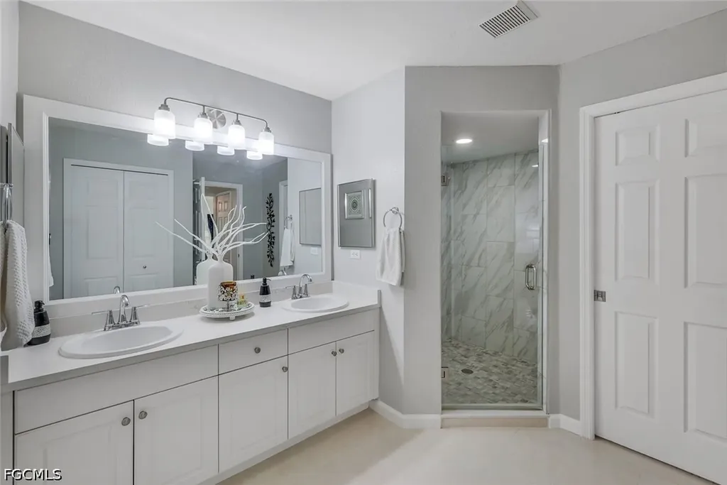 1006 NE 2nd Place Cape Coral FL 33909