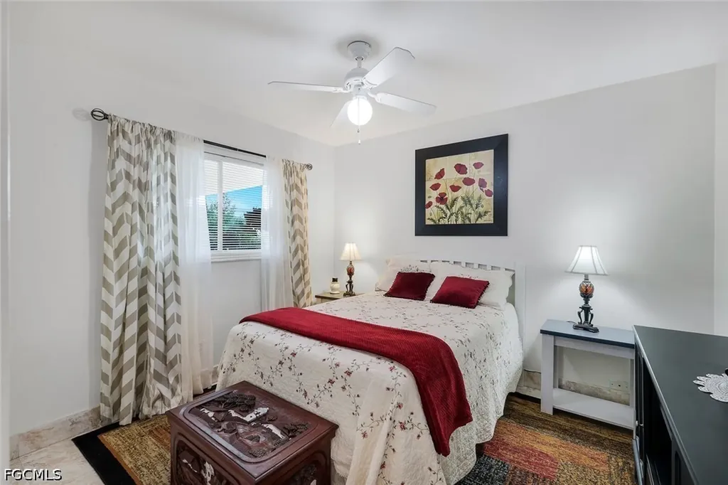 1006 NE 2nd Place Cape Coral FL 33909
