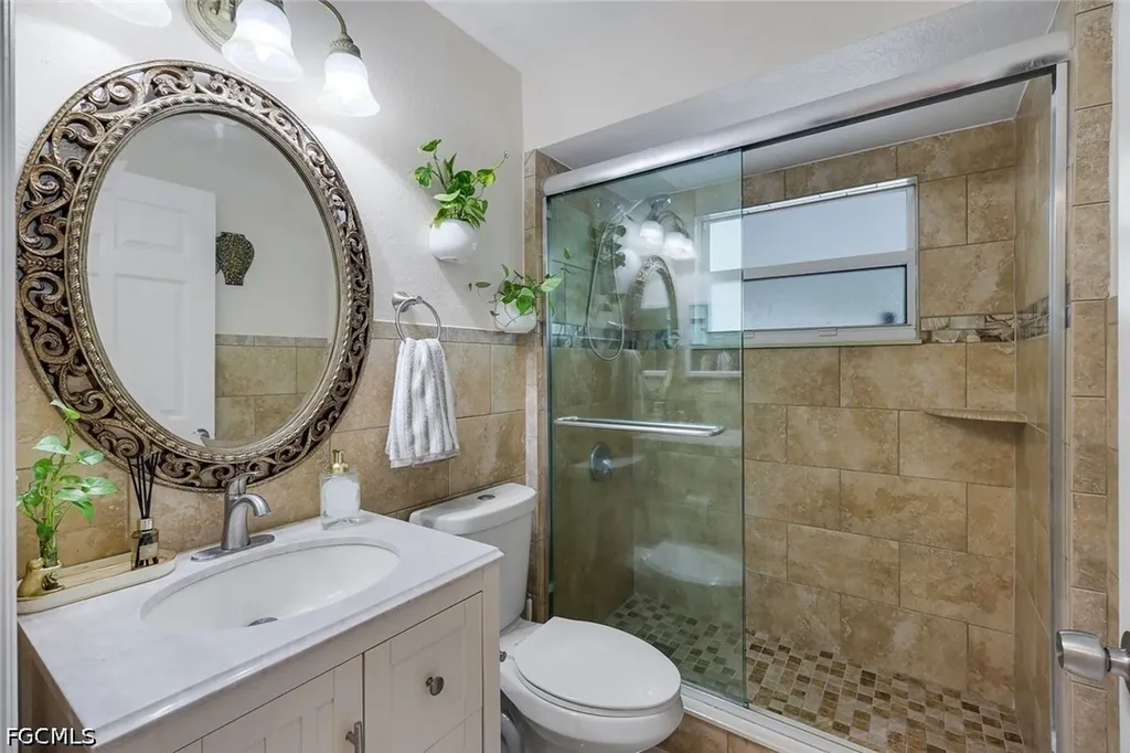 1006 NE 2nd Place Cape Coral FL 33909