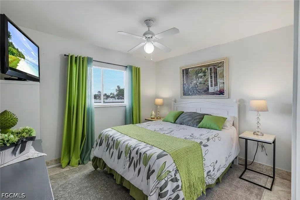 1006 NE 2nd Place Cape Coral FL 33909