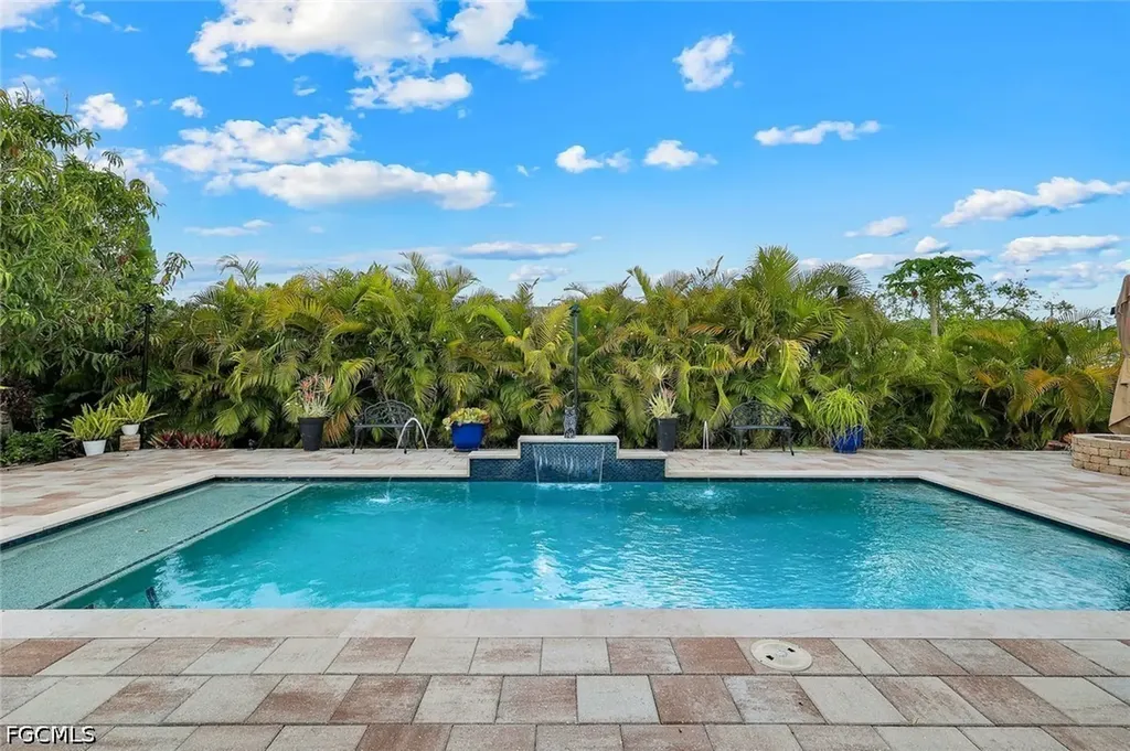 1006 NE 2nd Place Cape Coral FL 33909
