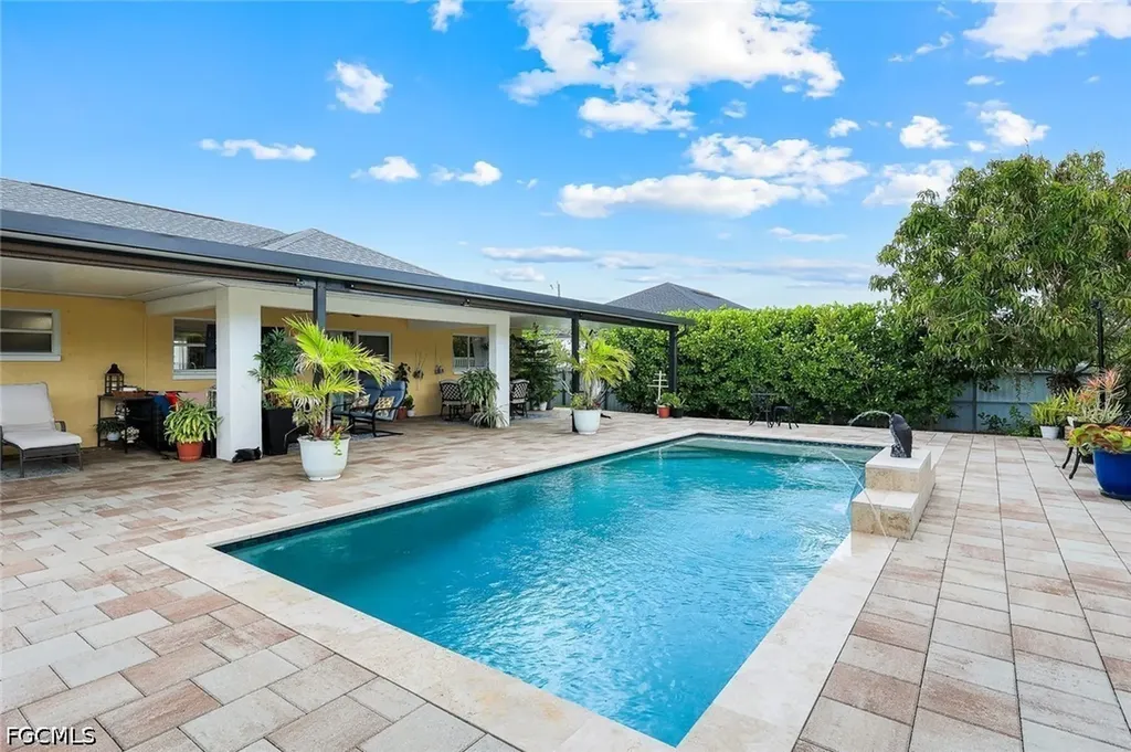 1006 NE 2nd Place Cape Coral FL 33909