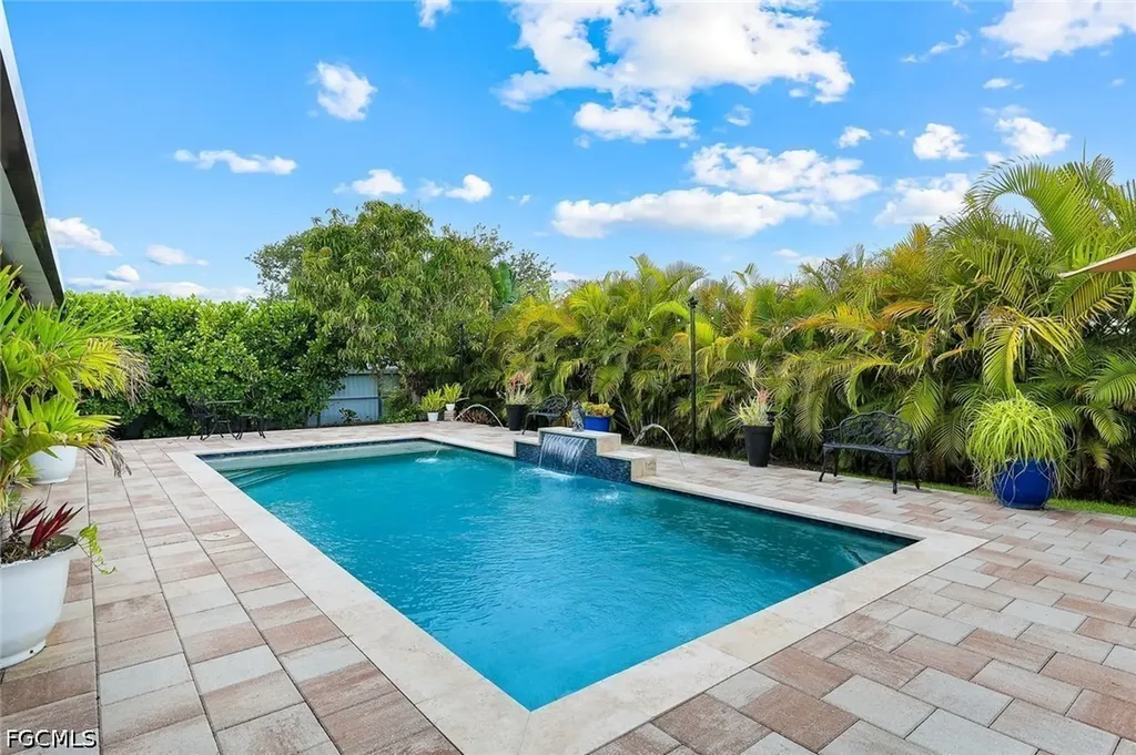 1006 NE 2nd Place Cape Coral FL 33909