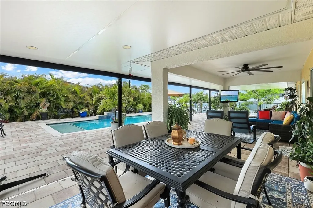 1006 NE 2nd Place Cape Coral FL 33909