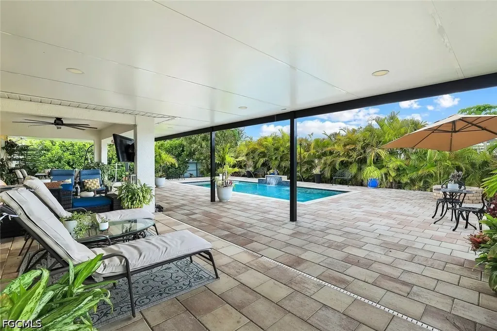 1006 NE 2nd Place Cape Coral FL 33909