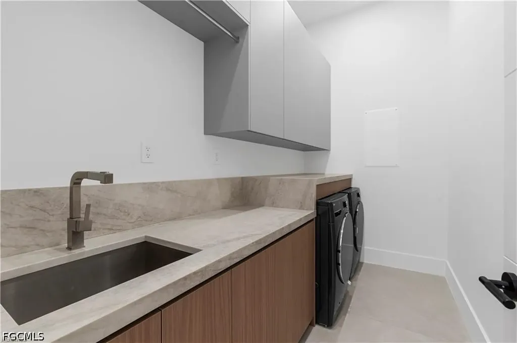 105 SW 33rd Place Cape Coral FL 33991