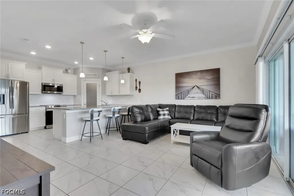 1517 NE 8th Place Cape Coral FL 33909