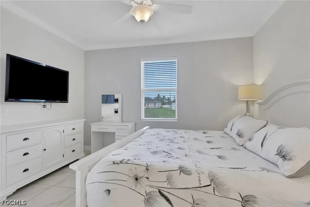 1517 NE 8th Place Cape Coral FL 33909