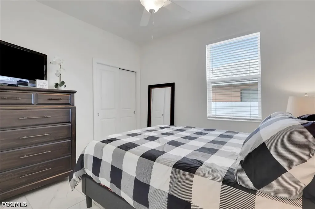 1517 NE 8th Place Cape Coral FL 33909