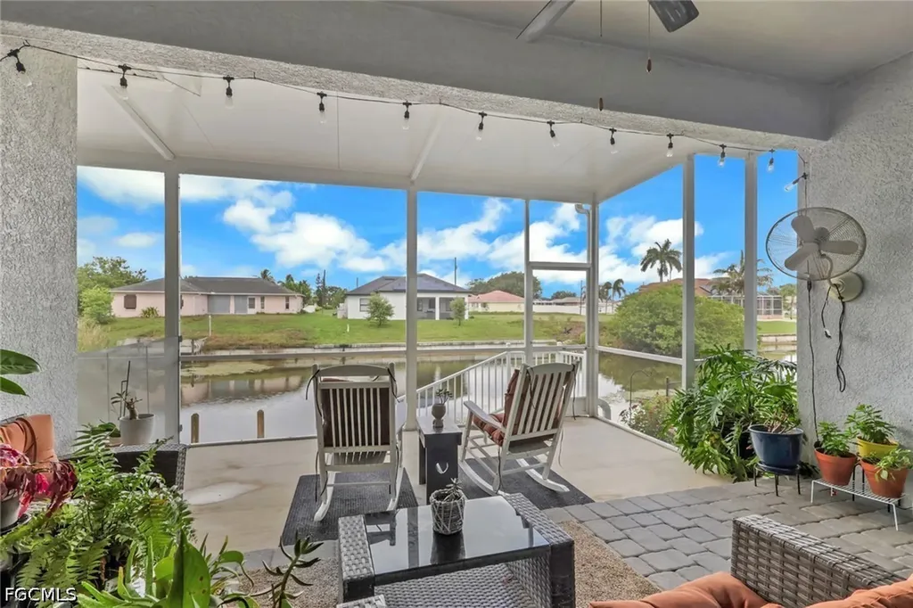 1517 NE 8th Place Cape Coral FL 33909