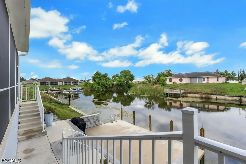 1517 NE 8th Place Cape Coral FL 33909