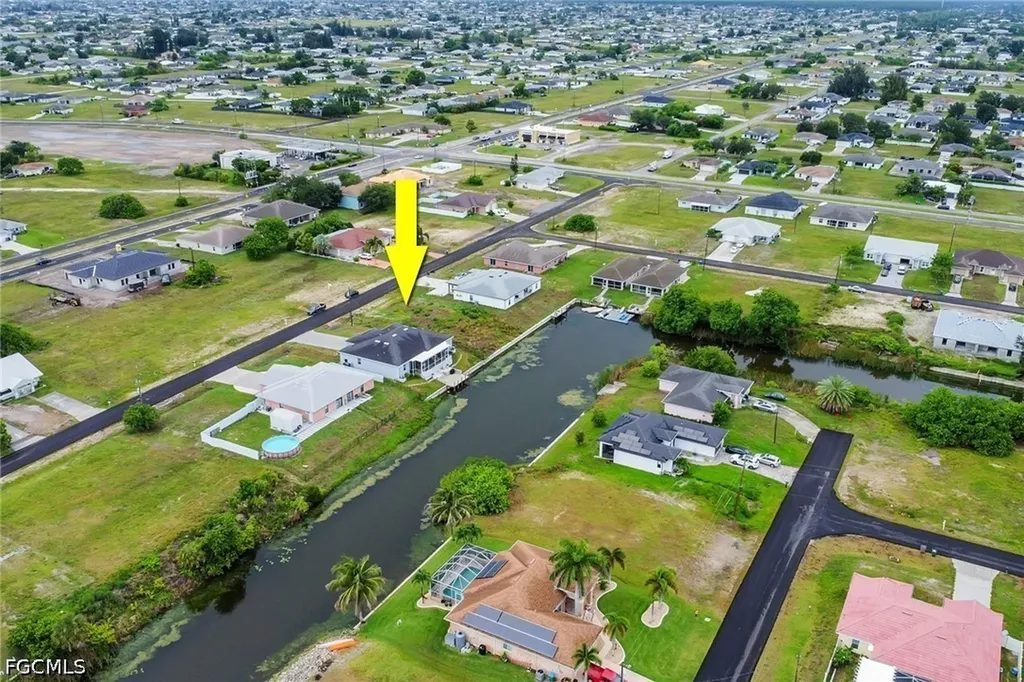 1517 NE 8th Place Cape Coral FL 33909