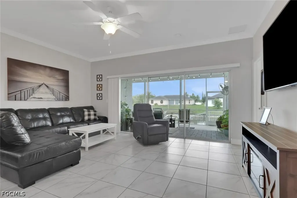 1517 NE 8th Place Cape Coral FL 33909