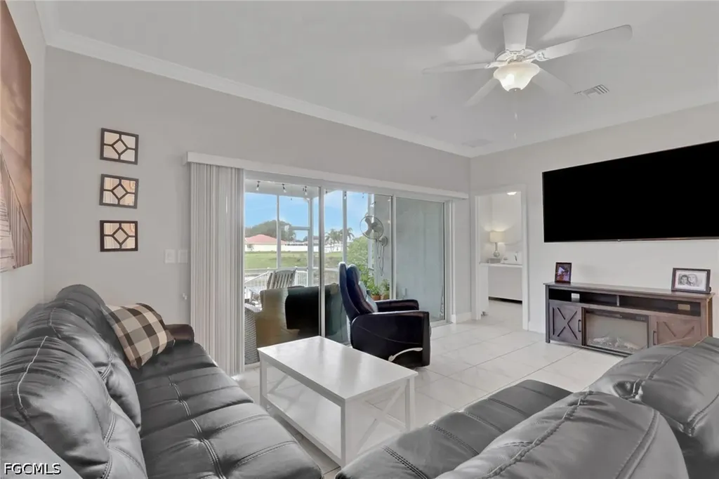 1517 NE 8th Place Cape Coral FL 33909