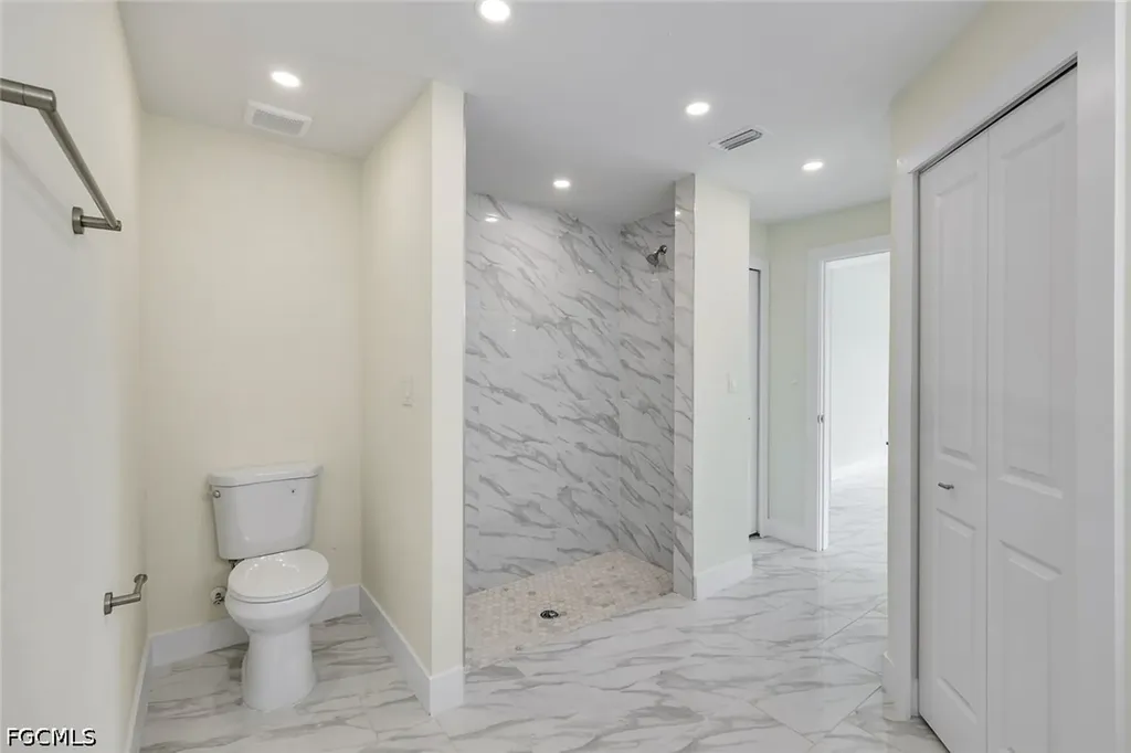 2622 NE 1st Place Cape Coral FL 33909