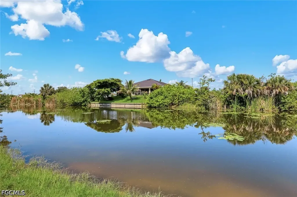 2622 NE 1st Place Cape Coral FL 33909
