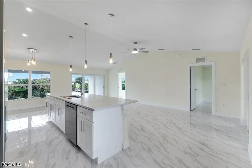 2622 NE 1st Place Cape Coral FL 33909