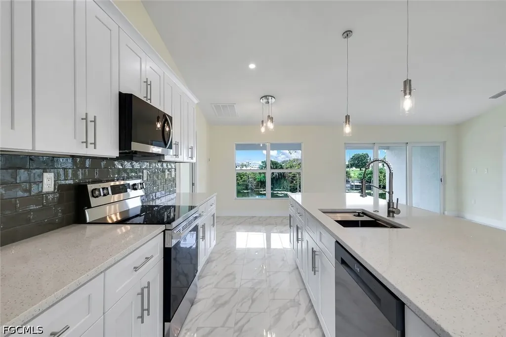 2622 NE 1st Place Cape Coral FL 33909