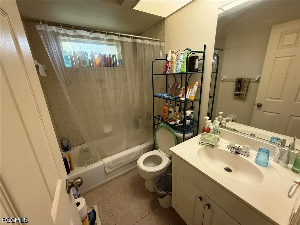827 NE 17th Terrace Cape Coral FL 33909