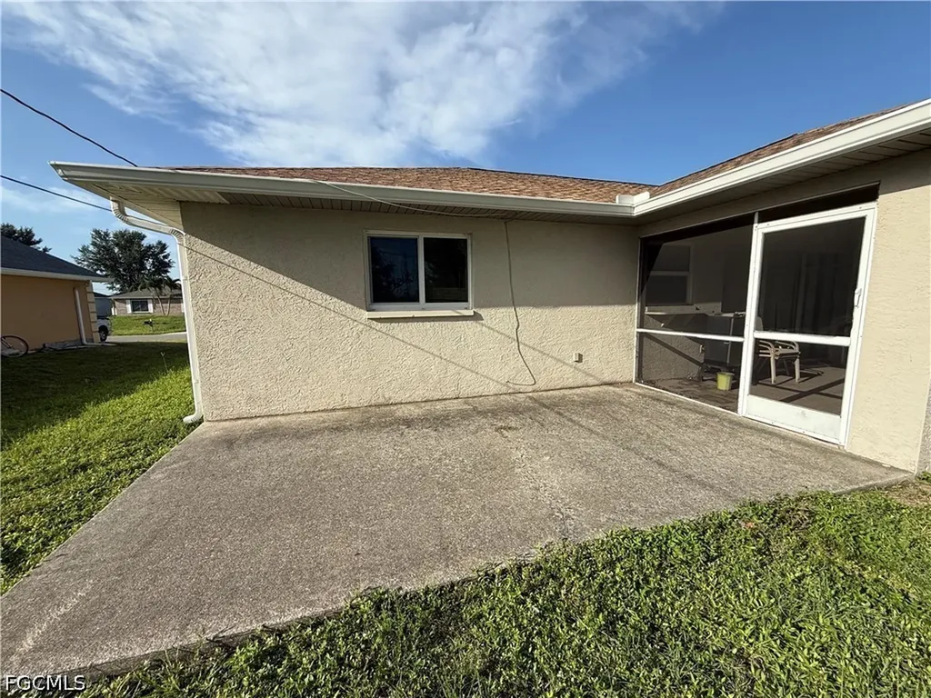 827 NE 17th Terrace Cape Coral FL 33909