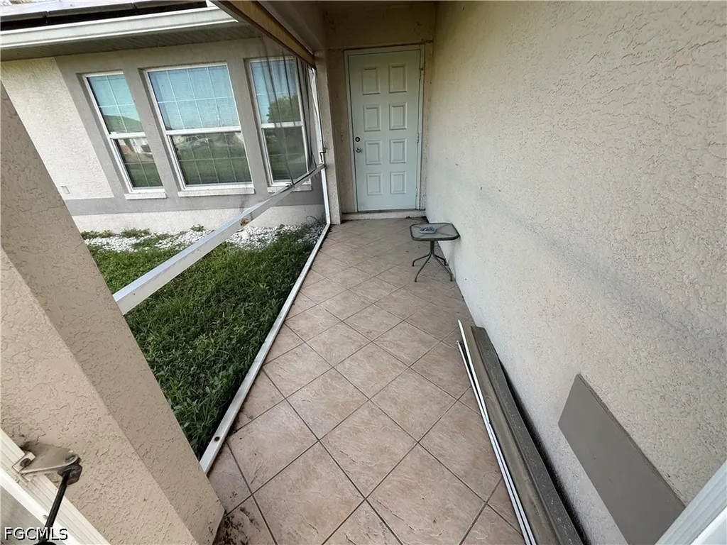 827 NE 17th Terrace Cape Coral FL 33909
