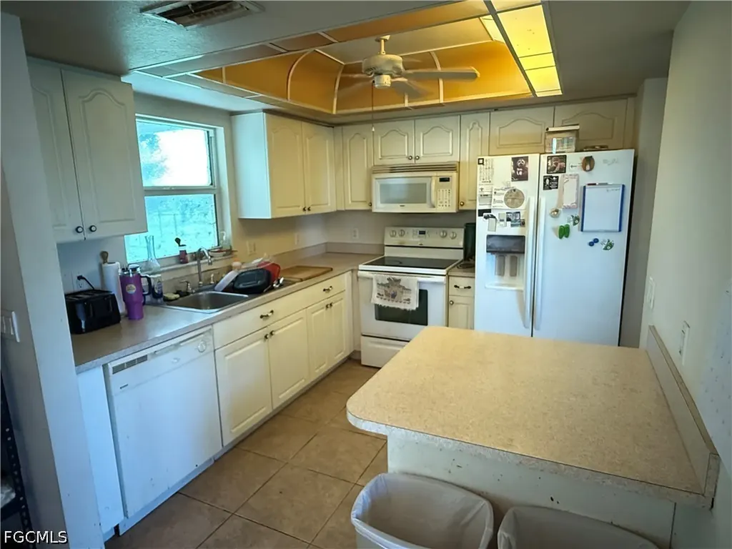 827 NE 17th Terrace Cape Coral FL 33909