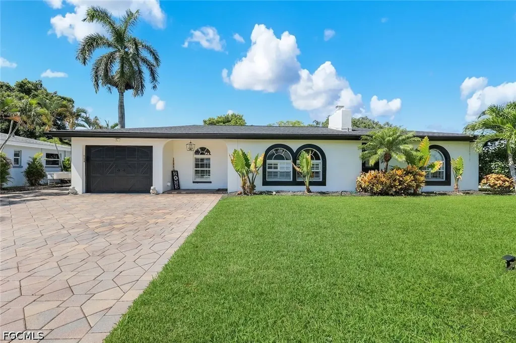 Fort Myers FL, 8327 Riviera Avenue