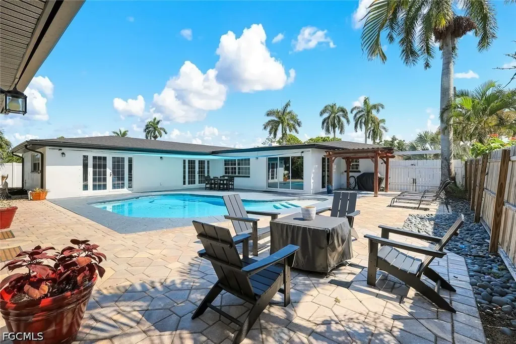 8327 Riviera Avenue Fort Myers FL 33919