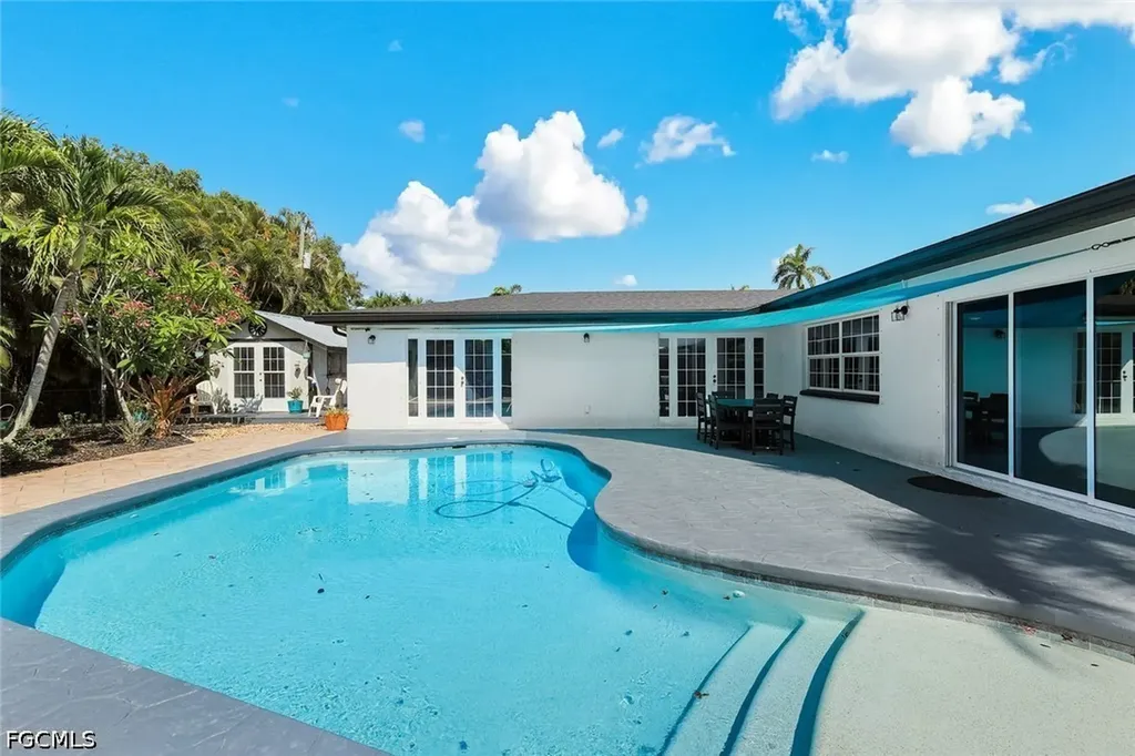 8327 Riviera Avenue Fort Myers FL 33919