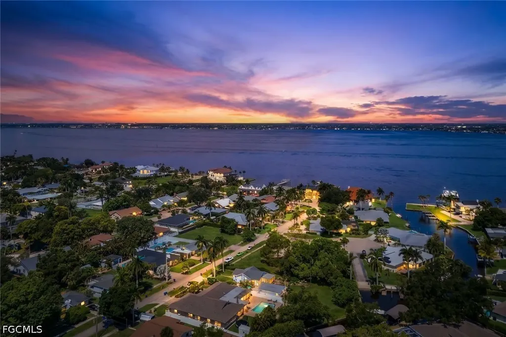 8327 Riviera Avenue Fort Myers FL 33919