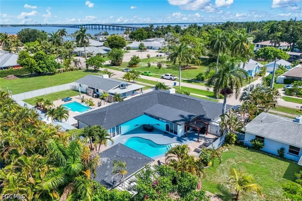 8327 Riviera Avenue Fort Myers FL 33919