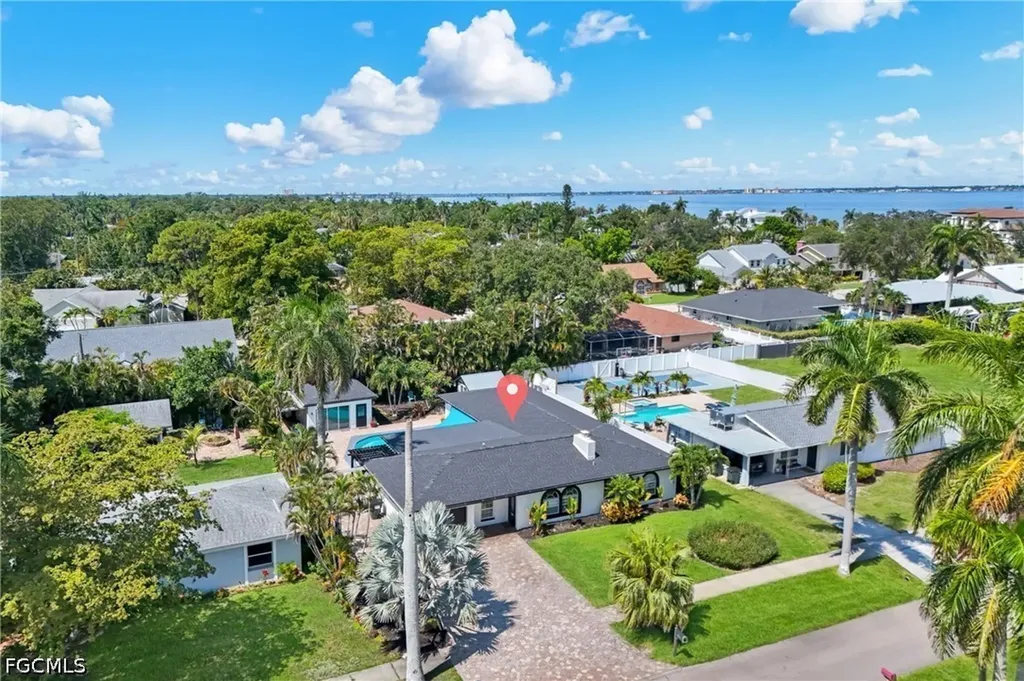 8327 Riviera Avenue Fort Myers FL 33919