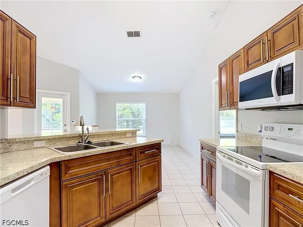 528 SE 27th Street Cape Coral FL 33904