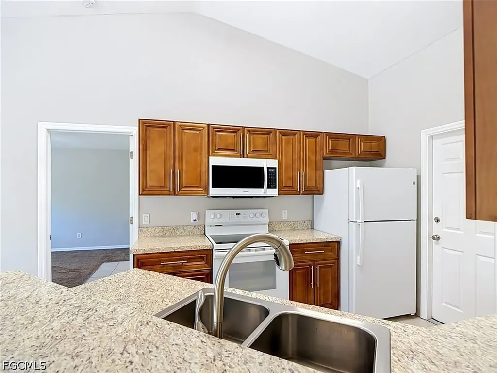528 SE 27th Street Cape Coral FL 33904