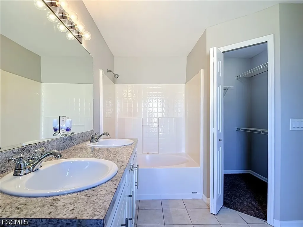 528 SE 27th Street Cape Coral FL 33904
