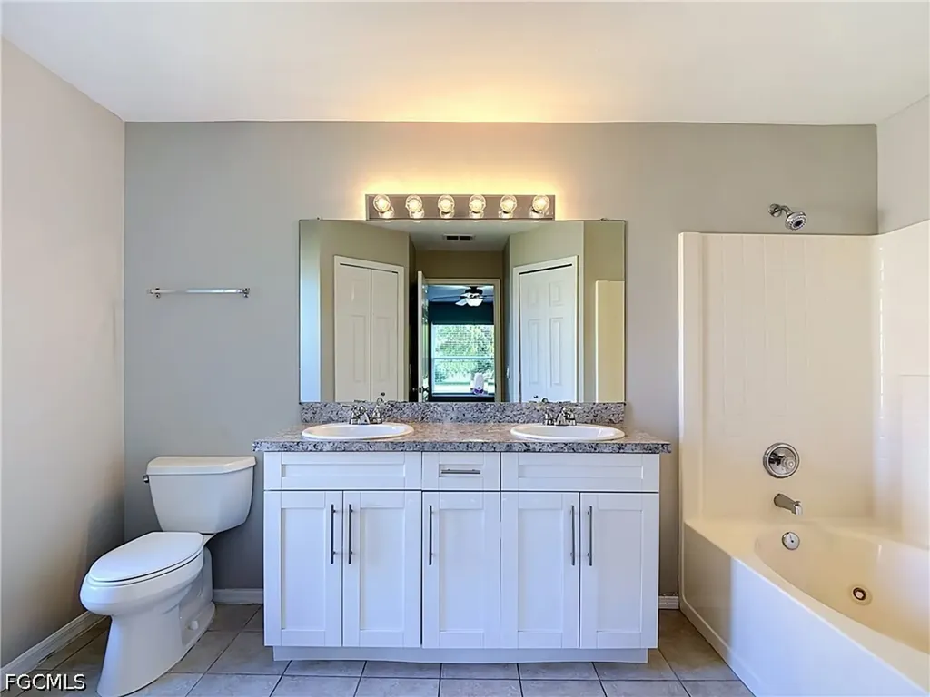 528 SE 27th Street Cape Coral FL 33904