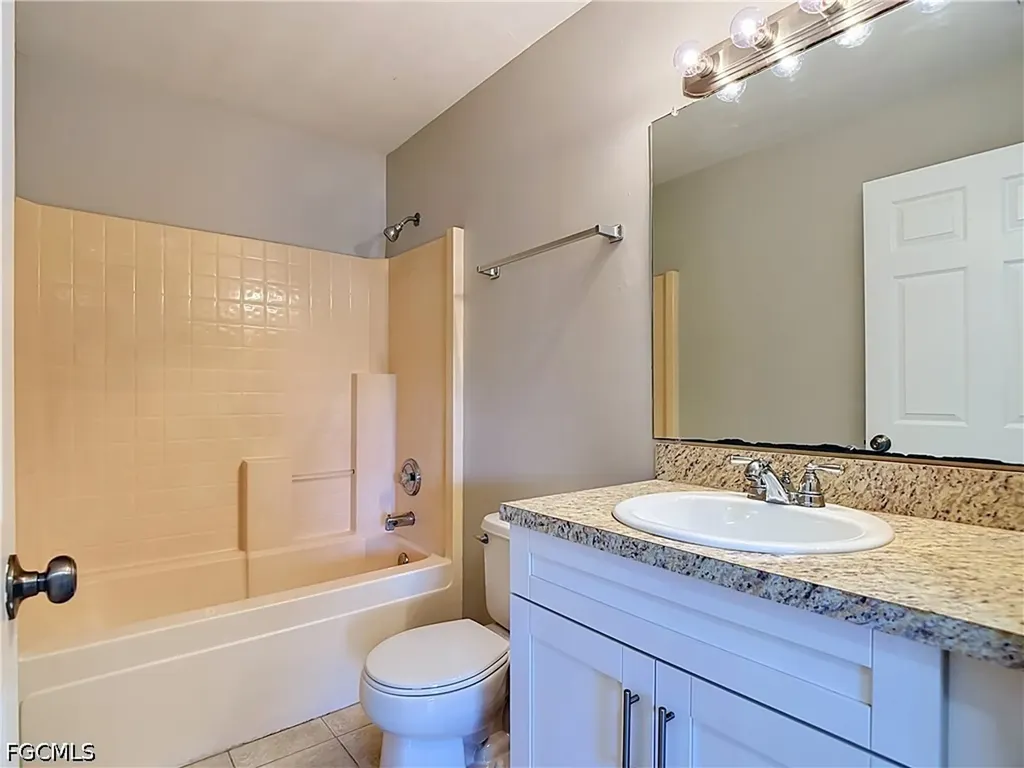 528 SE 27th Street Cape Coral FL 33904