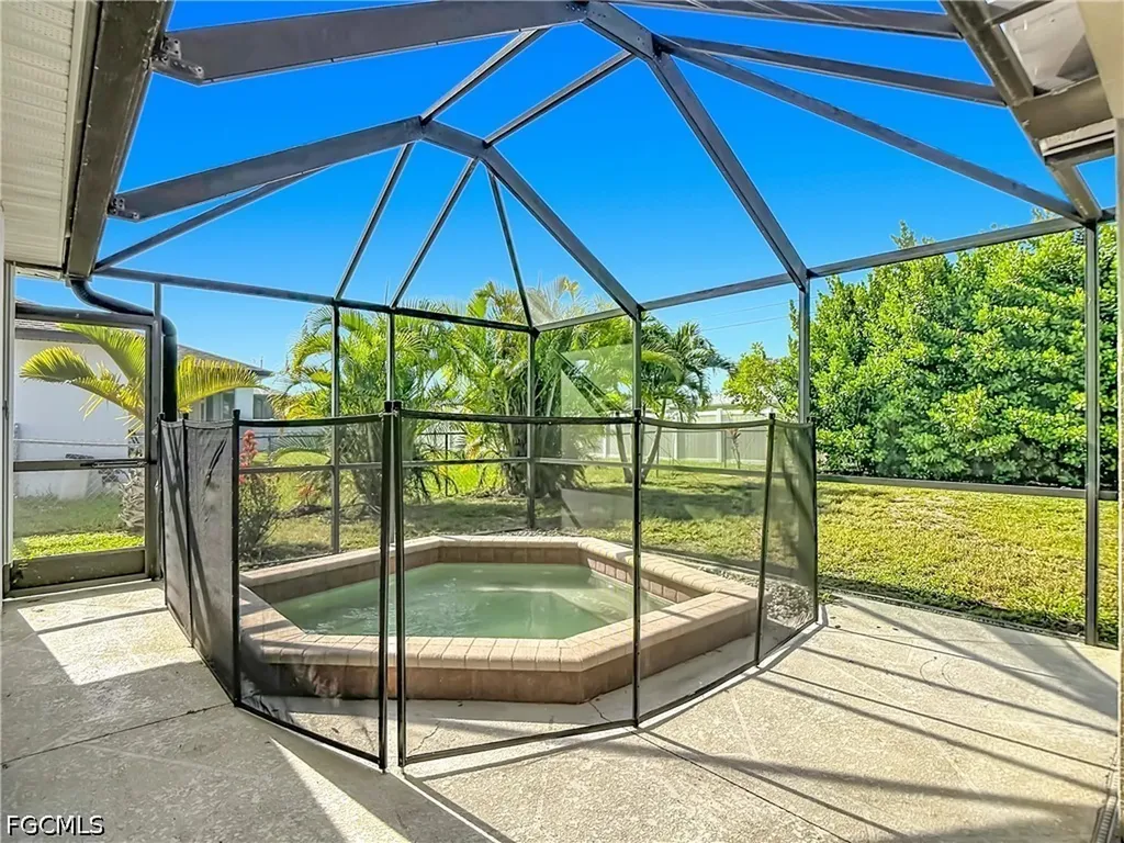 528 SE 27th Street Cape Coral FL 33904