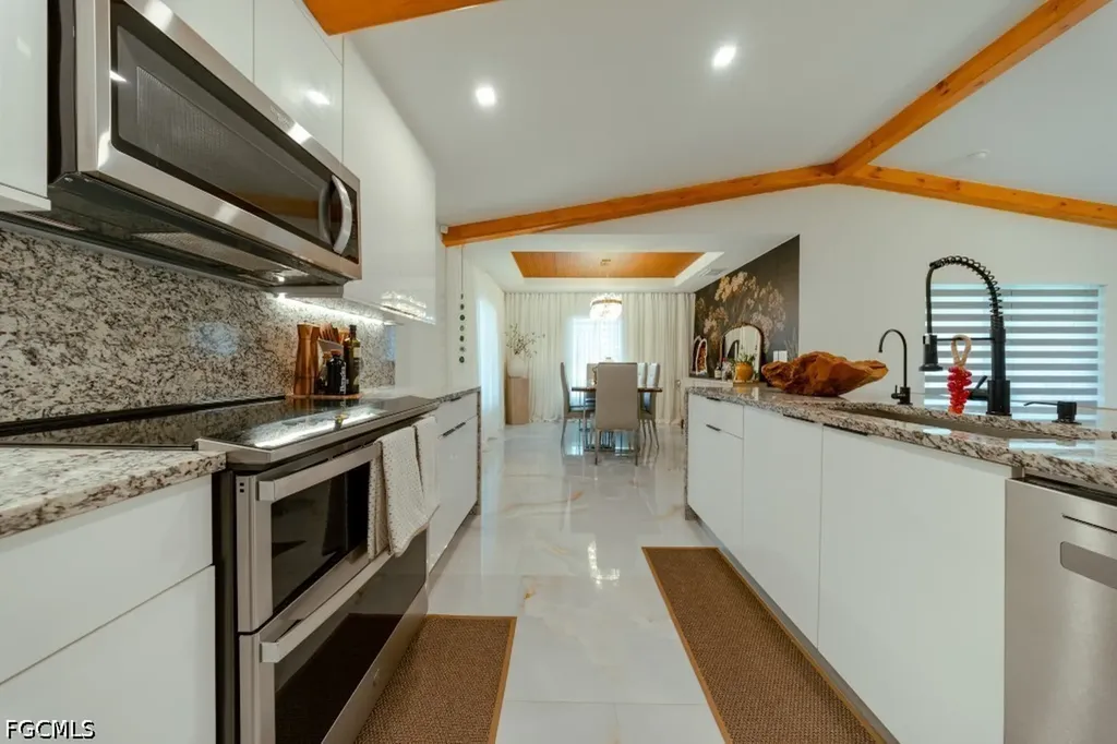 2003 NE 6th Avenue Cape Coral FL 33909